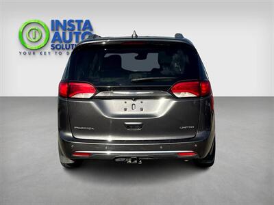 2017 Chrysler Pacifica Limited   - Photo 4 - St Albert, AB T8N 3Z7