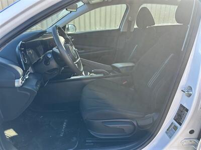2024 Hyundai ELANTRA Preferred Tech   - Photo 12 - St Albert, AB T8N 3Z7