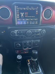 2023 Jeep Gladiator Rubicon   - Photo 13 - Hurricane, UT 84737