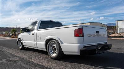 2001 Chevrolet S-10   - Photo 2 - Hurricane, UT 84737