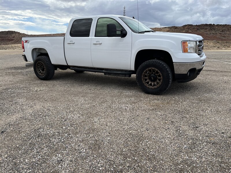 2013 GMC Sierra 2500 SLE - Photo 1 - Hurricane, UT 84737