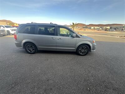 2017 Dodge Grand Caravan SXT   - Photo 5 - Hurricane, UT 84737