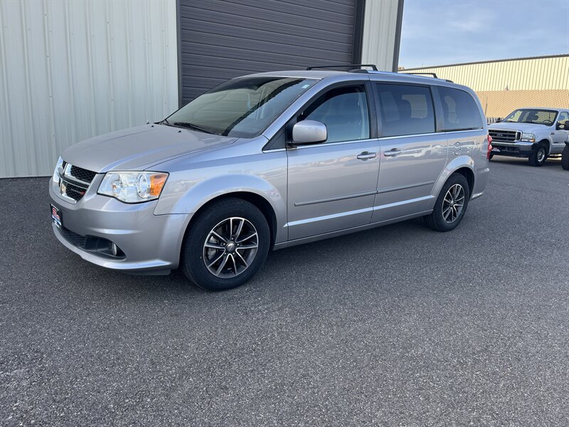 2017 Dodge Grand Caravan SXT   - Photo 1 - Hurricane, UT 84737