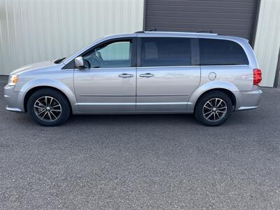 2017 Dodge Grand Caravan SXT   - Photo 2 - Hurricane, UT 84737