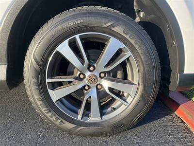 2017 Toyota RAV4 XLE   - Photo 15 - Sacramento, CA 95826
