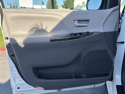 2016 Toyota Sienna XLE 7-Passenger Auto   - Photo 27 - Sacramento, CA 95826