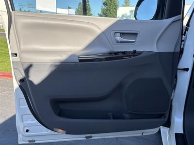 2016 Toyota Sienna XLE 7-Passenger Auto   - Photo 28 - Sacramento, CA 95826