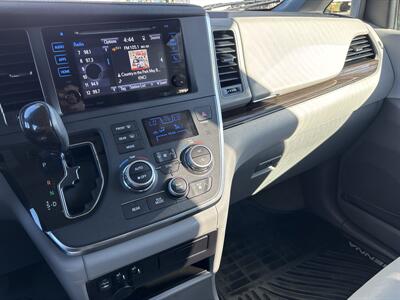 2016 Toyota Sienna XLE 7-Passenger Auto   - Photo 44 - Sacramento, CA 95826