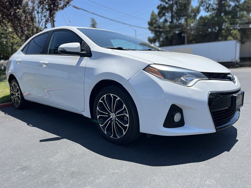 2016-Toyota-Corolla-5YFBURHE6GP444176