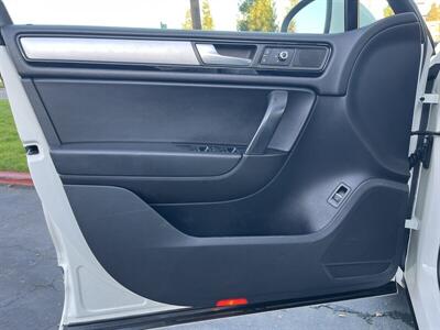 2011 Volkswagen Touareg VR6 Sport   - Photo 26 - Sacramento, CA 95826
