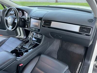 2011 Volkswagen Touareg VR6 Sport   - Photo 34 - Sacramento, CA 95826