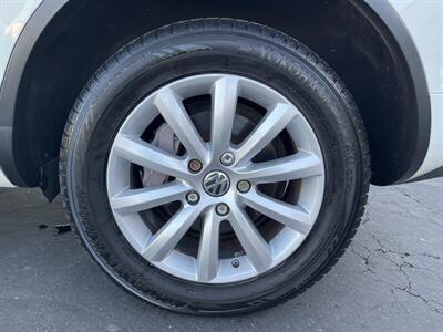 2011 Volkswagen Touareg VR6 Sport   - Photo 18 - Sacramento, CA 95826