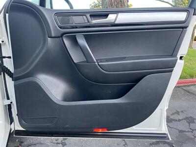 2011 Volkswagen Touareg VR6 Sport   - Photo 37 - Sacramento, CA 95826