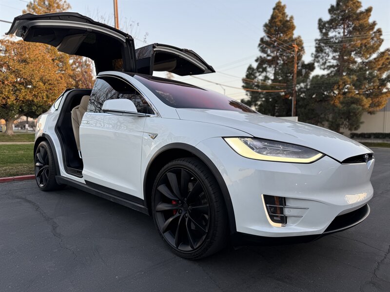 2016-Tesla-Model X-5YJXCBE48GF006489