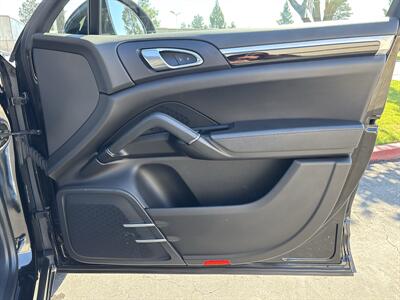 2017 Porsche Cayenne S E-Hybrid   - Photo 38 - Sacramento, CA 95826