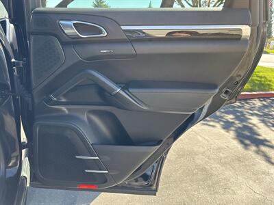 2017 Porsche Cayenne S E-Hybrid   - Photo 34 - Sacramento, CA 95826