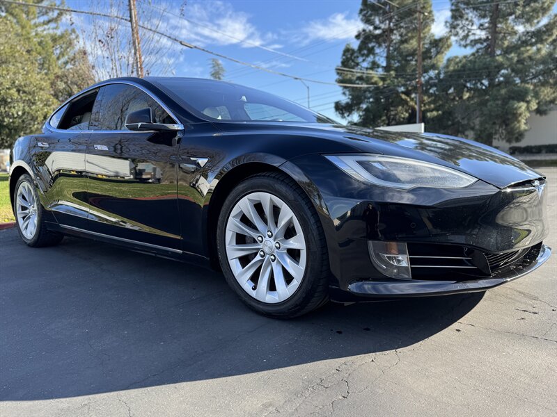 2018-Tesla-Model S-5YJXCAE29JF136524