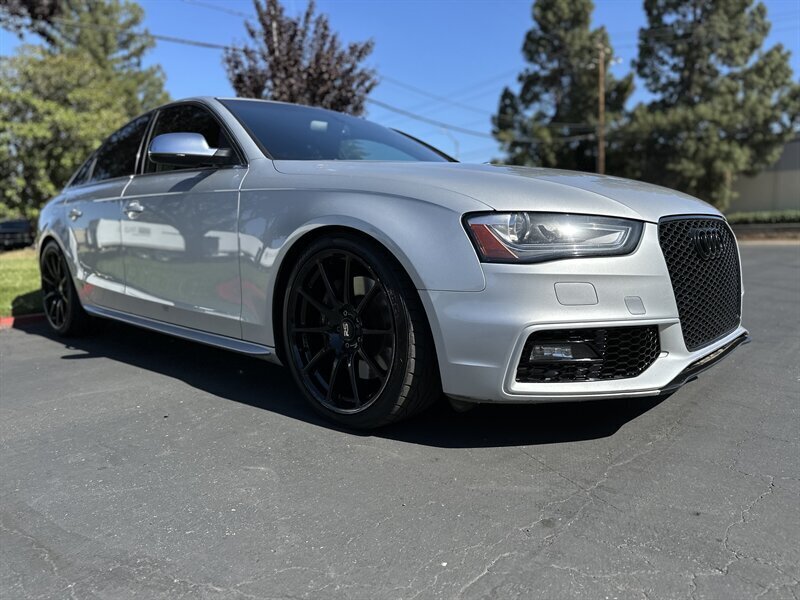 2013-Audi-S4-WAUKGAFL3DA068804