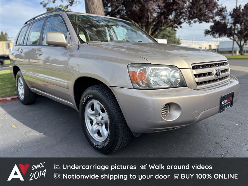 Gold 2005 Toyota Highlander Base SUV / Crossover Front-Wheel Drive Automatic