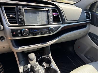 2016 Toyota Highlander Limited   - Photo 24 - Sacramento, CA 95826