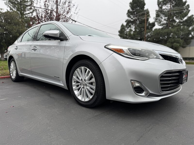 Toyota Avalon's photo