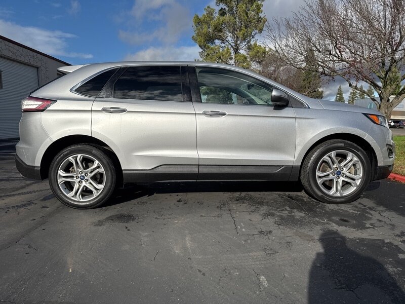 2016 Ford Edge Titanium photo 18