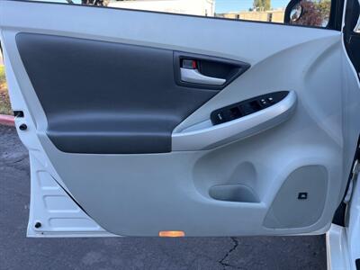 2010 Toyota Prius III   - Photo 26 - Sacramento, CA 95826