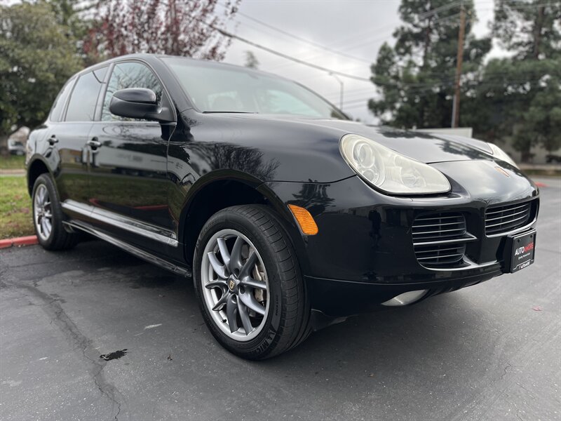 Porsche Cayenne's photo