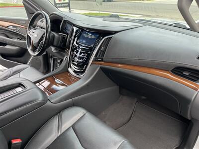 2020 Cadillac Escalade ESV Luxury   - Photo 38 - Sacramento, CA 95826
