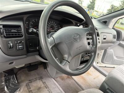 1998 Toyota Sienna LE   - Photo 32 - Sacramento, CA 95826