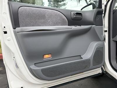 1998 Toyota Sienna LE   - Photo 29 - Sacramento, CA 95826