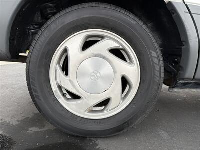 1998 Toyota Sienna LE   - Photo 22 - Sacramento, CA 95826