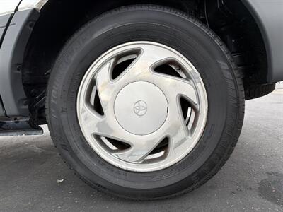 1998 Toyota Sienna LE   - Photo 24 - Sacramento, CA 95826