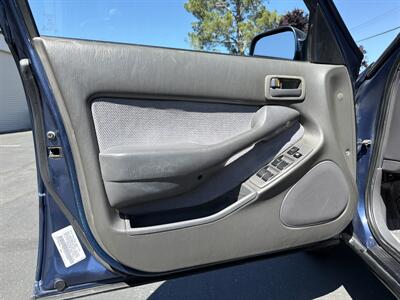 1996 Toyota Camry LE   - Photo 27 - Sacramento, CA 95826