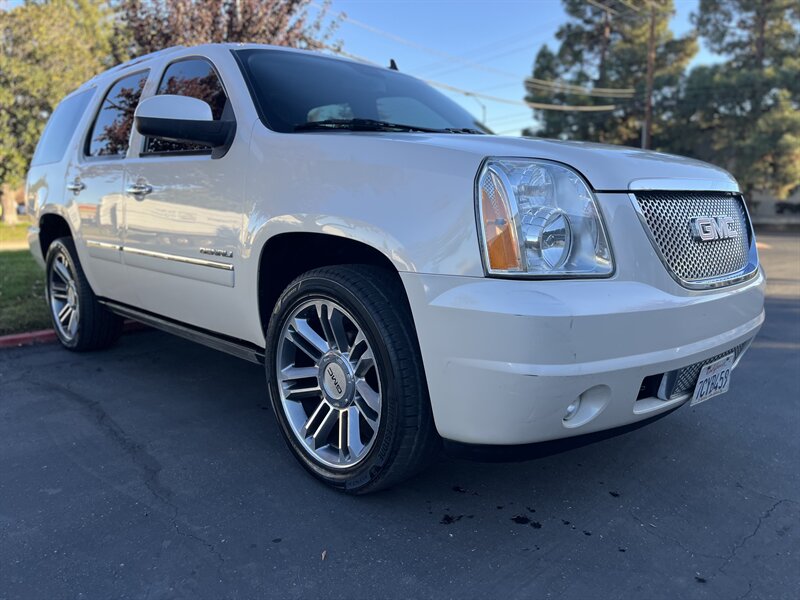 GMC Yukon's photo