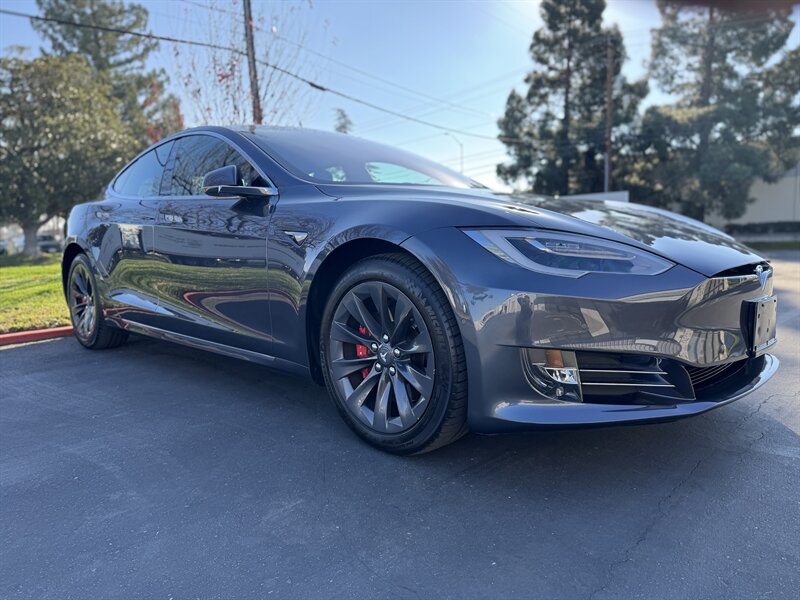 2018-Tesla-Model S-5YJSA1E49JF287672