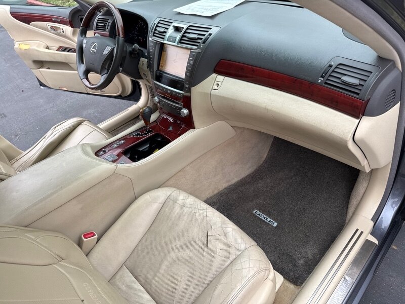 2012 Lexus LS Base photo 36