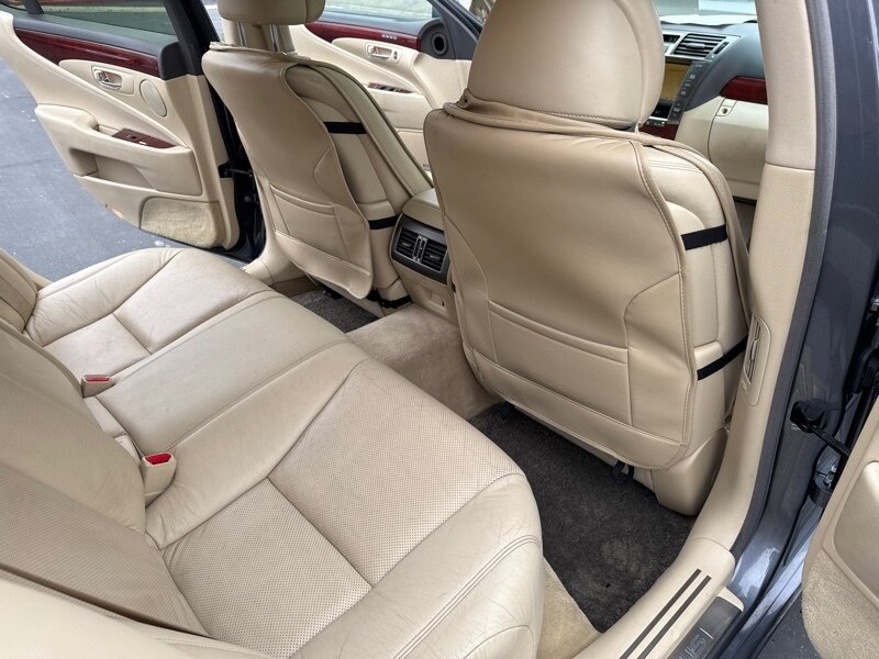 2012 Lexus LS Base photo 32