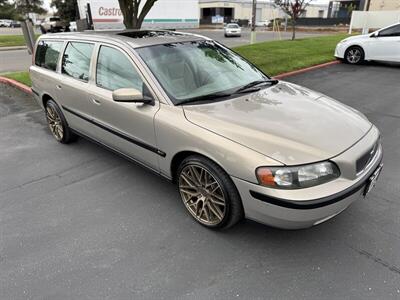 2004 Volvo V70 2.5T   - Photo 3 - Sacramento, CA 95826