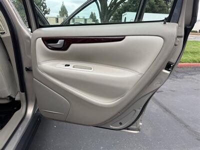 2004 Volvo V70 2.5T   - Photo 14 - Sacramento, CA 95826