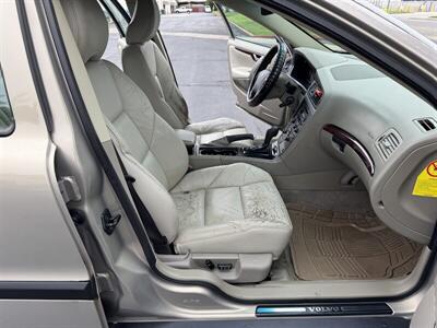 2004 Volvo V70 2.5T   - Photo 11 - Sacramento, CA 95826