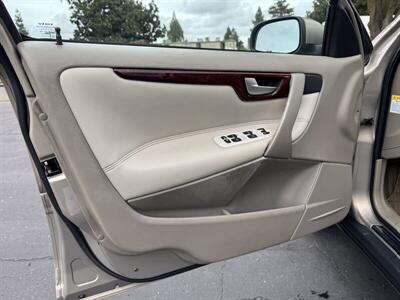 2004 Volvo V70 2.5T   - Photo 21 - Sacramento, CA 95826