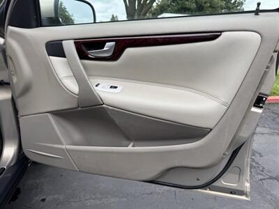 2004 Volvo V70 2.5T   - Photo 10 - Sacramento, CA 95826