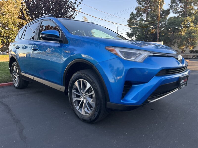 2018-Toyota-RAV4 Hybrid-JTMRJREV3JD189928