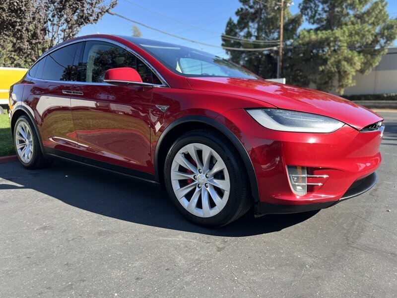 2016-Tesla-Model X-5YJXCBE47GF007407