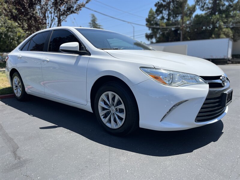 2016-Toyota-Camry-4T4BF1FK3GR577910