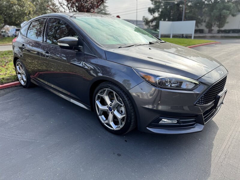 2016 Ford Focus ST photo 3