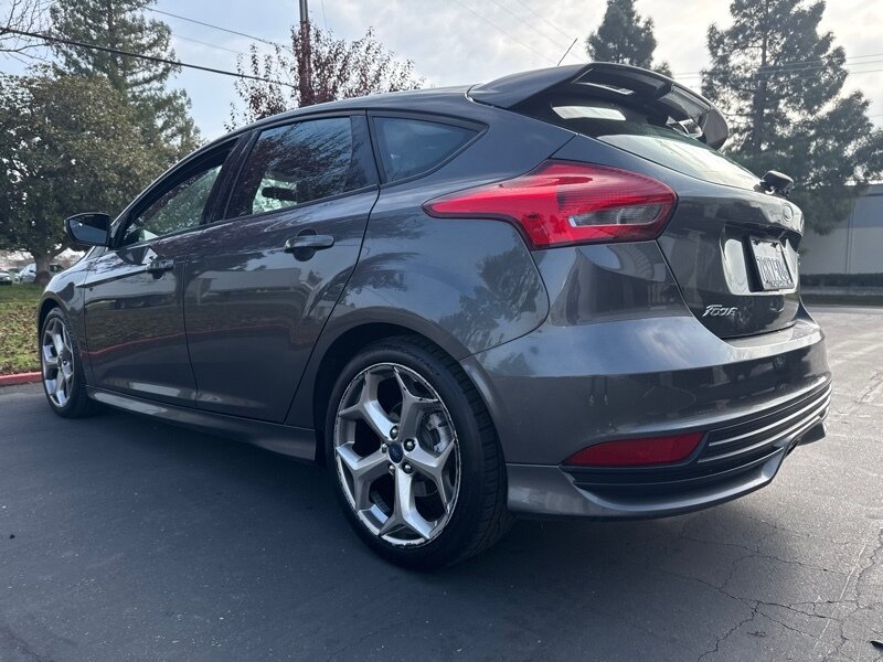 2016 Ford Focus ST photo 8