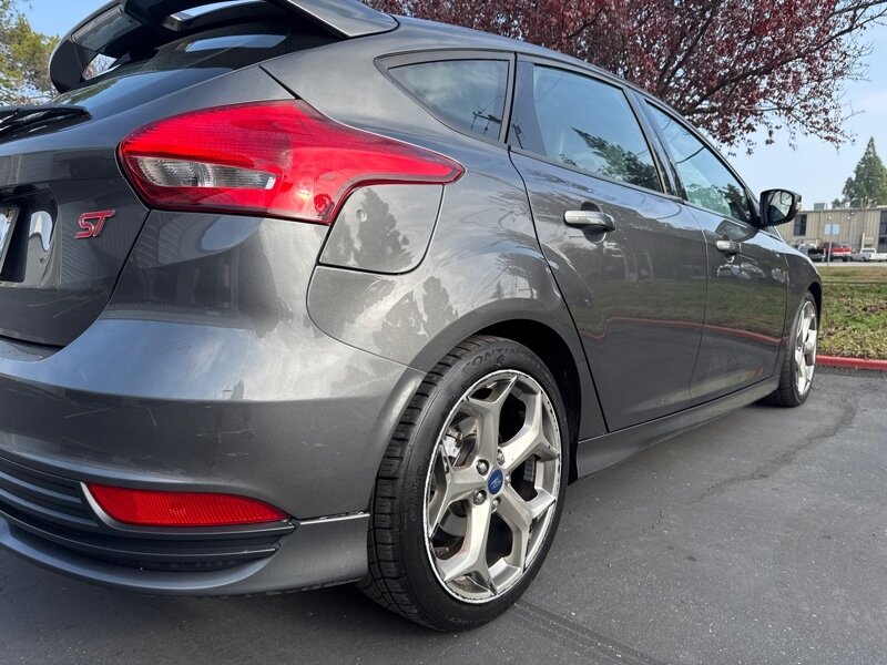 2016 Ford Focus ST photo 11