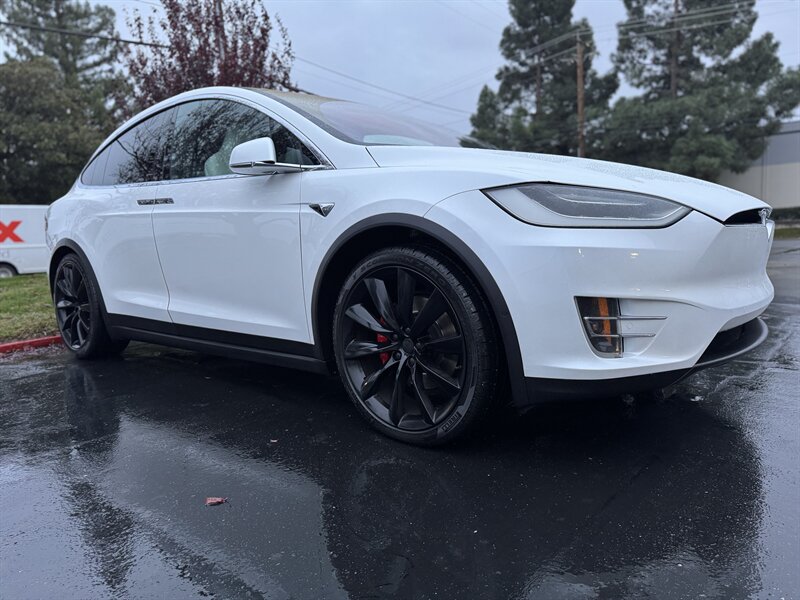 2017-Tesla-Model X-5YJXCBE41HF052084